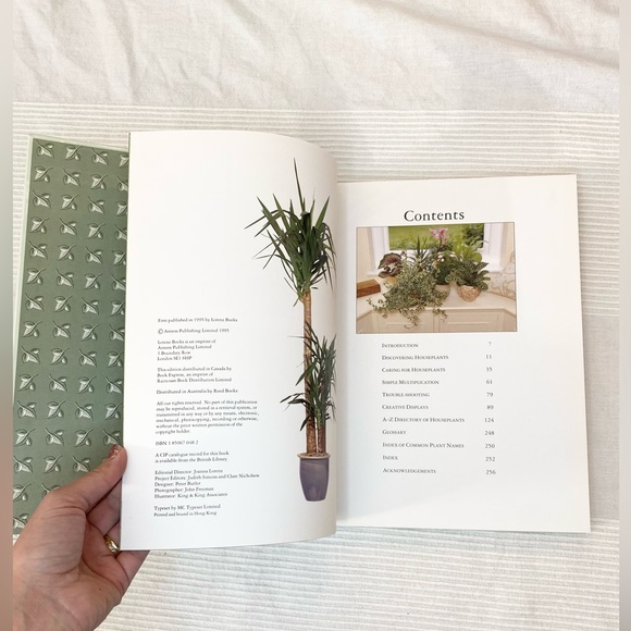 The Complete Houseplant Book
The Essential Guide to Successful Indoor Gardening - Picture 7 of 9